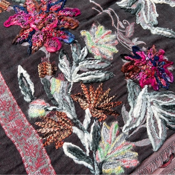 coldwater Creek Floral Embroidered Shawl - Picture 6 of 8